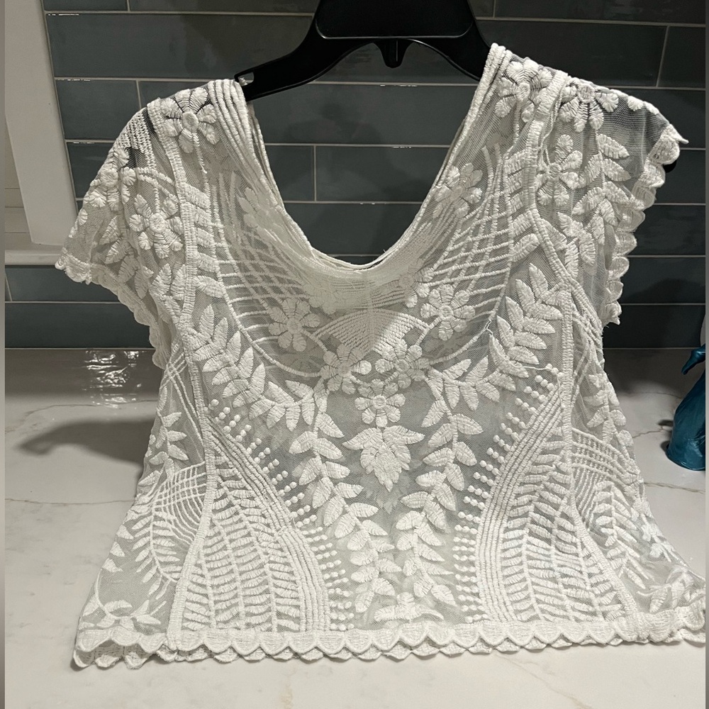 Stylish White Express Top (Must Add to a Bundle Amounting to a Minimum of $20)